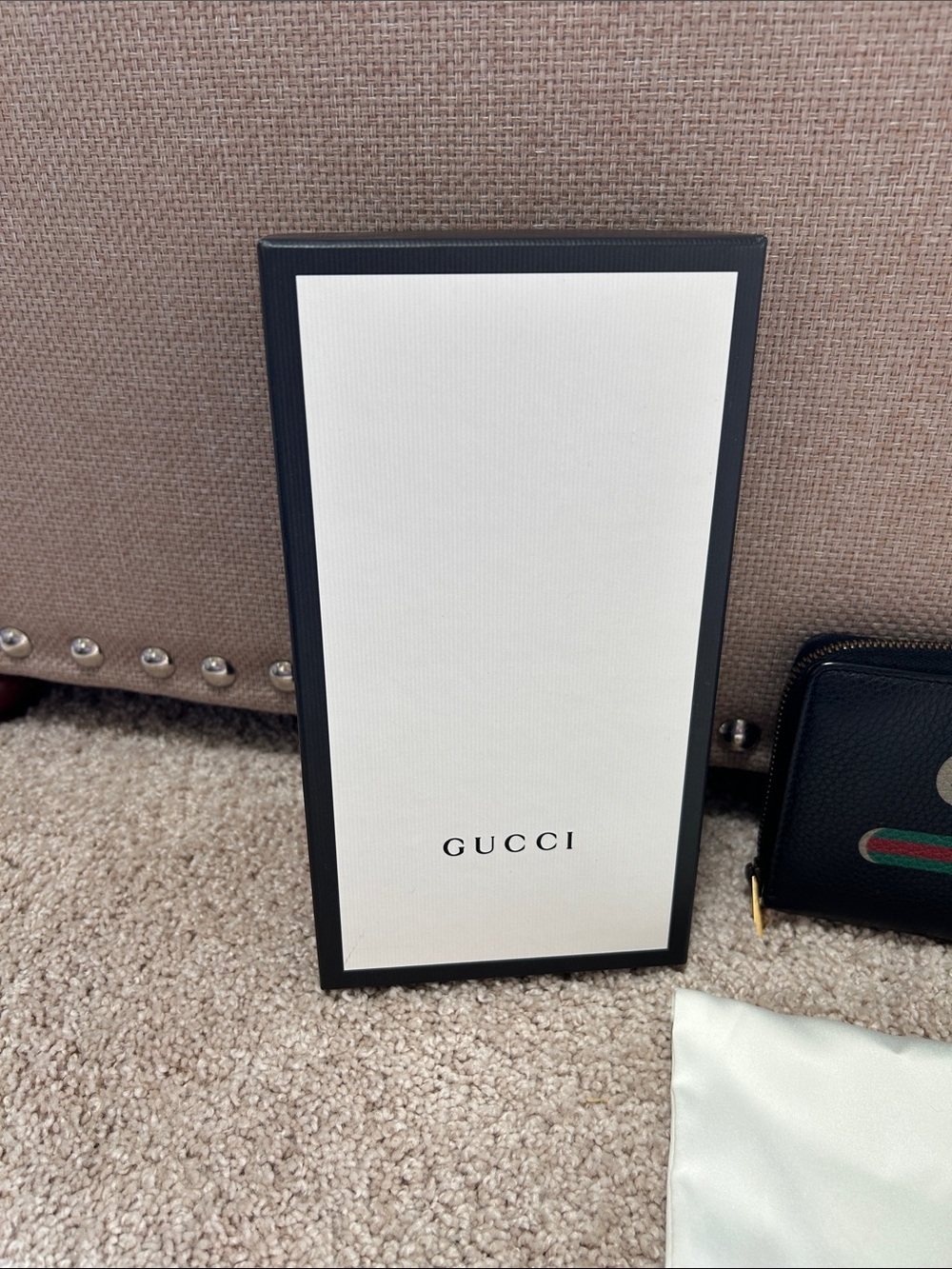 Gucci Black Leather Zip Wallet with Green-Red Stripe - Picture 2 of 16